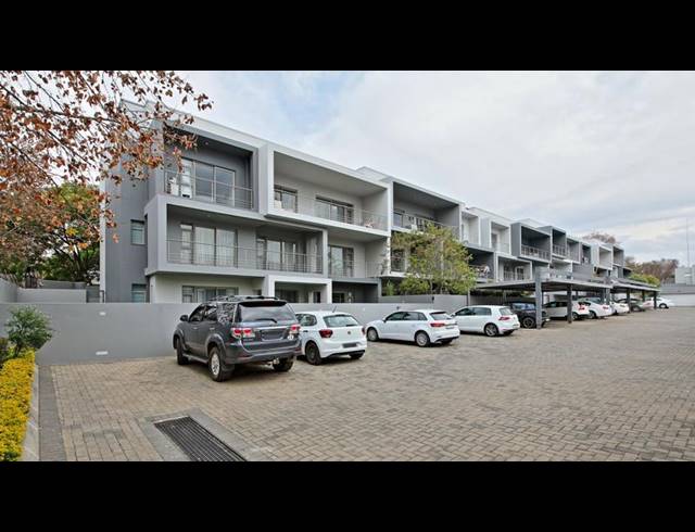 3 BEDROOM APARTMENT FOR SALE IN OAKLANDS
